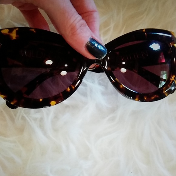 SSS❌❌❌❌SOLD Wildfox Kitten tortoise sunnies ! - Picture 2 of 6